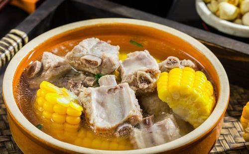 炖排骨汤时，别直接加水就炖，牢记3个妙招，味道不比饭店里的差