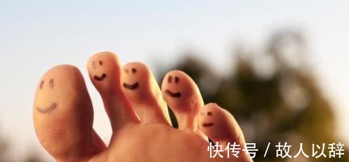 指甲|天热穿凉鞋，你的双脚可能会暴露这些问题！敢点进来看吗！