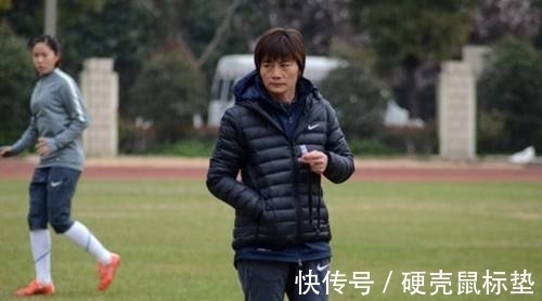 水庆霞|女足主帅真有精英气质,穿运动装潇洒霸气,看得出平时多低调
