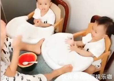勺子|三胞胎妹妹不愿意喝奶,哥哥想出的方法,妈妈看到笑弯了腰