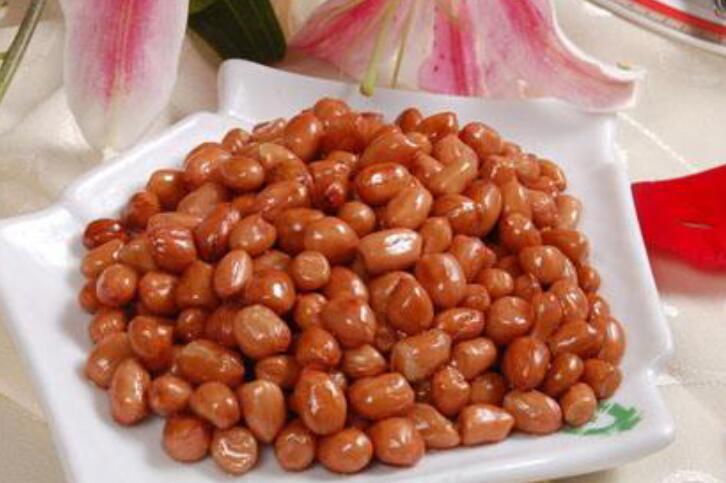 炸花生时,别只加油了,加点它,花生香脆不油腻,放多久也不返潮