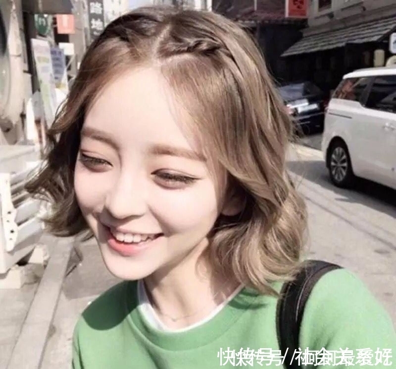 减龄|换对发型相当于换了张脸,这几款“齐脸烫”短发超显脸小,美极了