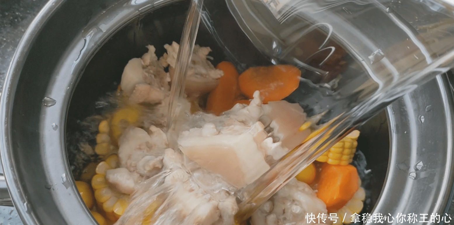 板栗|1斤板栗2条猪尾,秋冬季教你正确吃法,肉香汤浓又温补,真美味