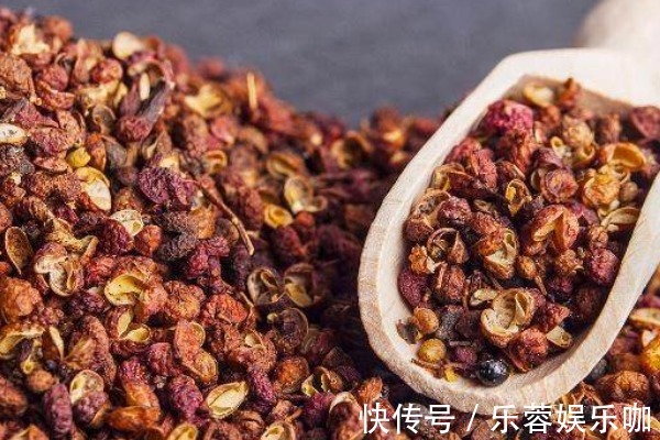 花椒|每天用花椒水泡脚,坚持一月,白发没了,脚气也治好了!