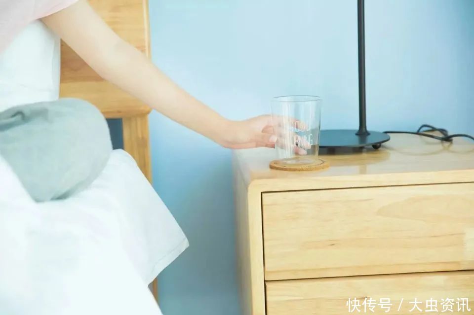 代茶饮|身体有6个表现，肝部已变“脏”，一个不占，恭喜，肝还很干净