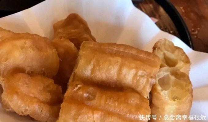 广州芳村人人皆知的粥店,味道甜鲜得不舍得下嘴,很多嬢嬢来吃