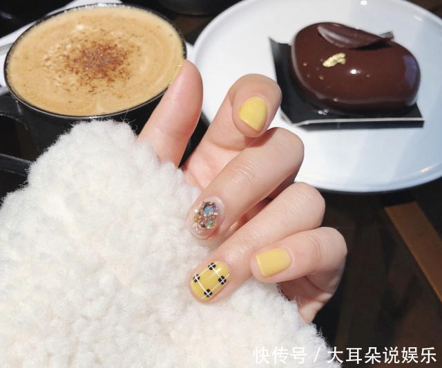 指尖|气质女神超爱的镶钻美甲,亮闪闪的奢华感,美出新高度