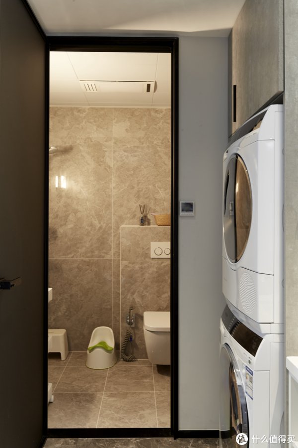卫浴|绝！5口之家0杂物，只靠1扇门实现卫浴三分离