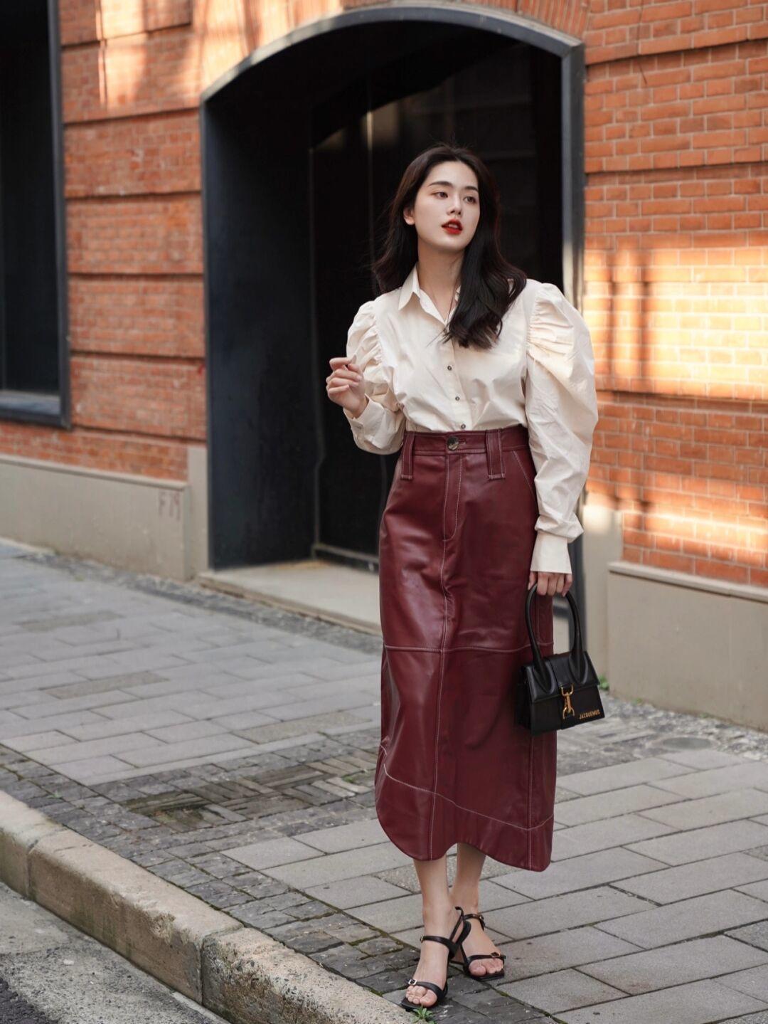 穿搭|秋季会穿“衬衫”更优雅,搭配皮裙干练飒爽,简约知性又显气质