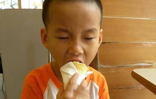 孩子|吃一口等于吃5个垃圾袋,3种零食不要碰,孩子常吃上火还不发育