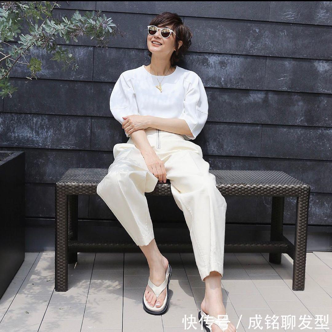 富冈佳子|50岁的女人,穿衣要懂得减龄搭配,日本穿搭博主的穿搭经都在这里