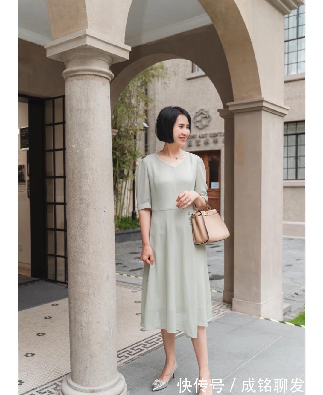 妈妈|和妈妈一起变美,老年博主们的穿搭有一套,时尚气质不输同龄人