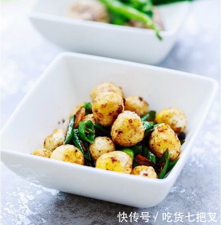 虎皮|夏天香辣下饭菜——豉香虎皮鹌鹑蛋,外皮焦香,味道香浓,香辣解馋