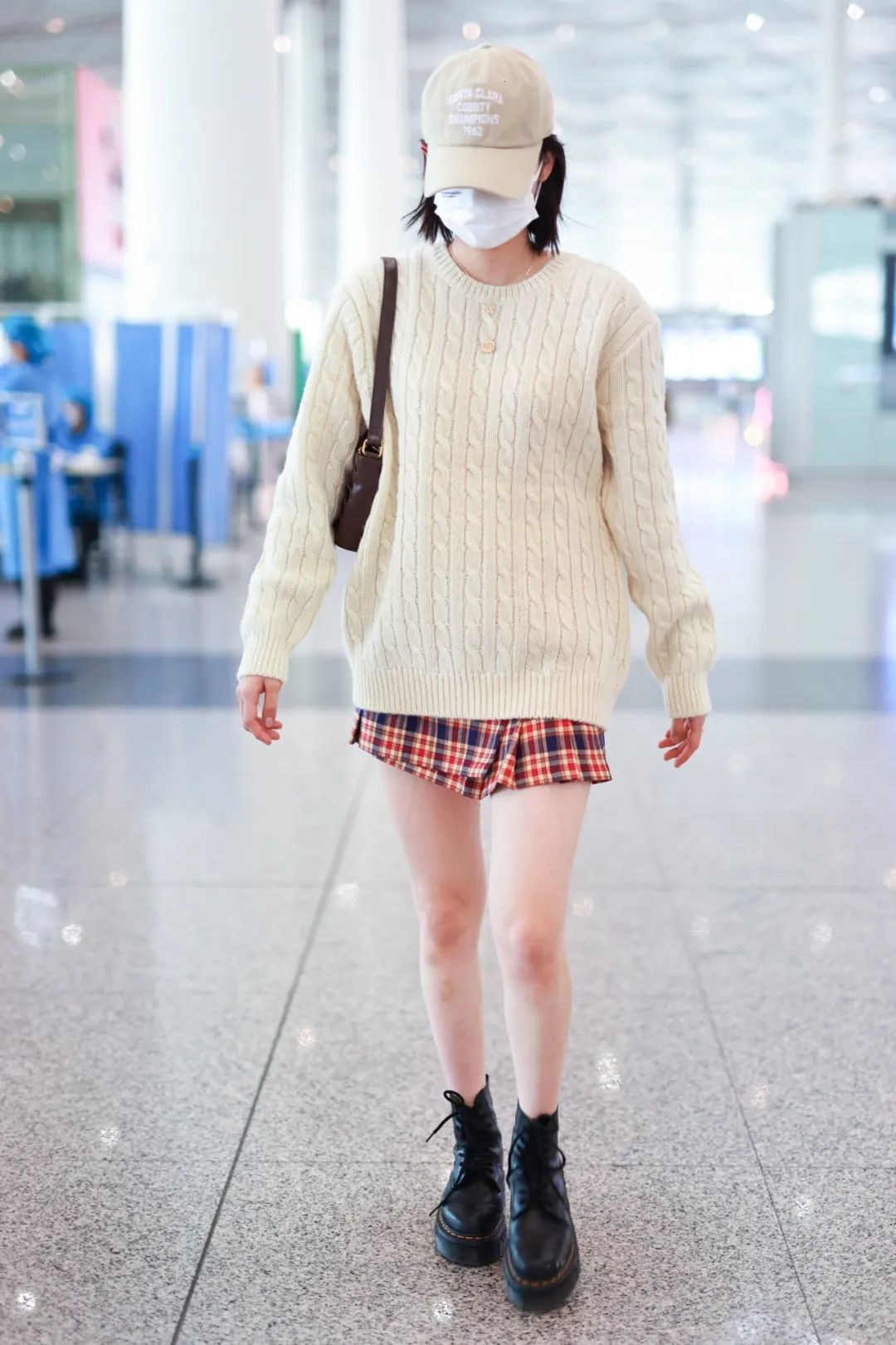 m 剪了短发的娜比，背啥我买啥