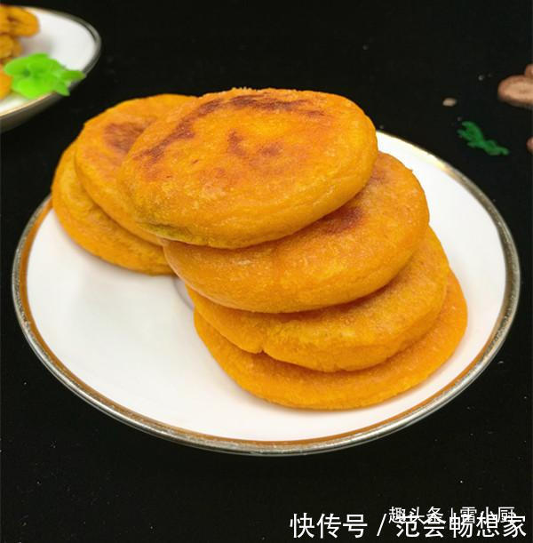 南瓜饼这么做,吃了一个还想吃一个,又香又糯!
