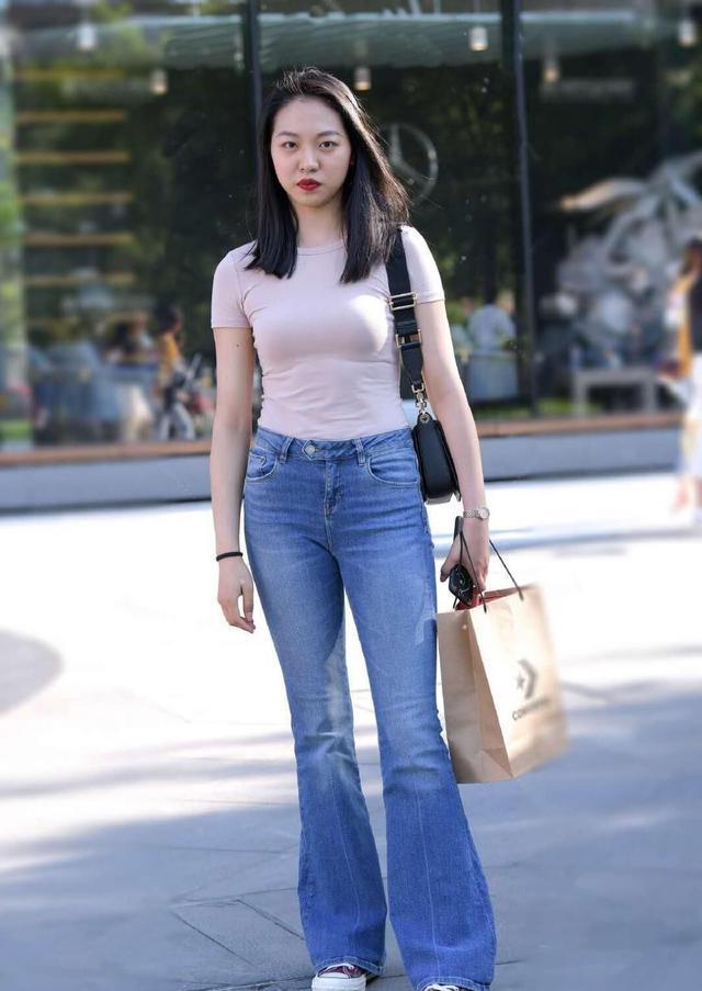 款式|有了“喇叭裤”的点缀, 既减龄又舒适, 潮人都爱这么穿!