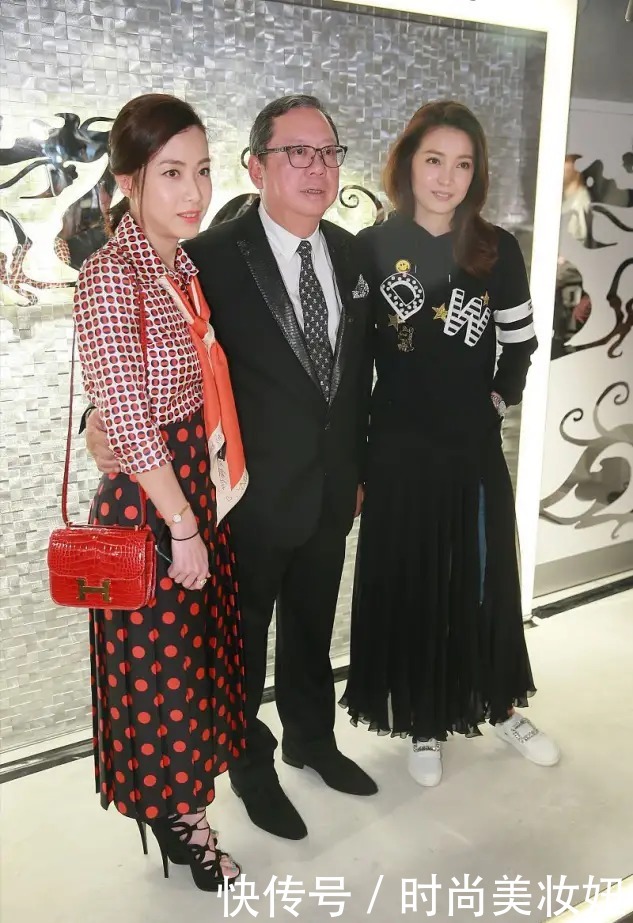 印花|甘比越发有“贵妇气质”，穿印花雪纺连衣裙优雅知性，气质提升了