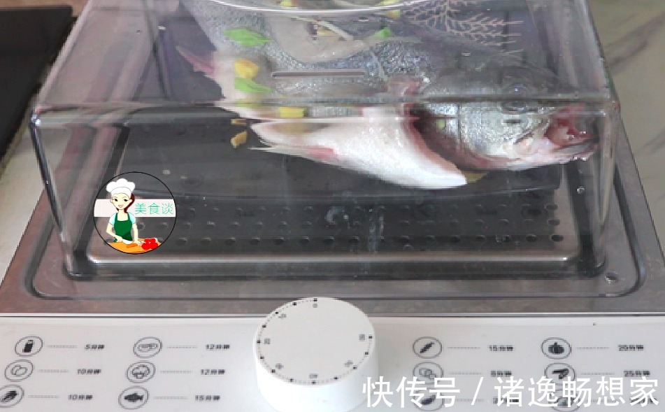 鲈鱼|清蒸鱼时，不能放盐和料酒，大厨教你蒸鱼3技巧，鱼肉鲜嫩不腥气