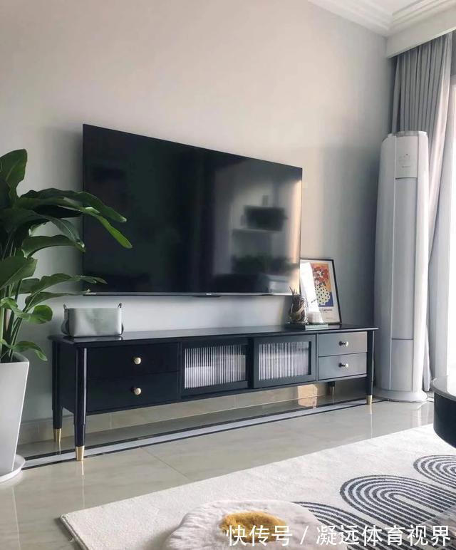 耐看|她家不吊顶,只走石膏线,墙面不造型,只刷乳胶漆,太简洁耐看了