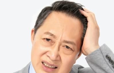 睡觉时候4种特征，可能是脑梗来“敲门”，提示你该去检查了
