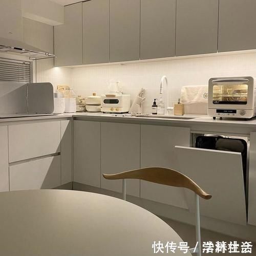 98平|一个人的极简生活!98平的小房被她布置成精致小窝,引上千人围观