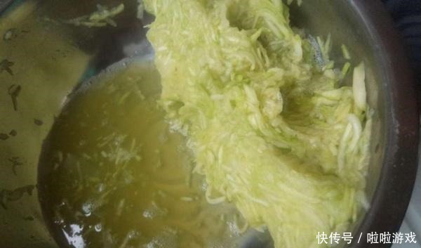 包子总是发硬,只需多加“它”,包子暄软又美味,皮薄馅大!