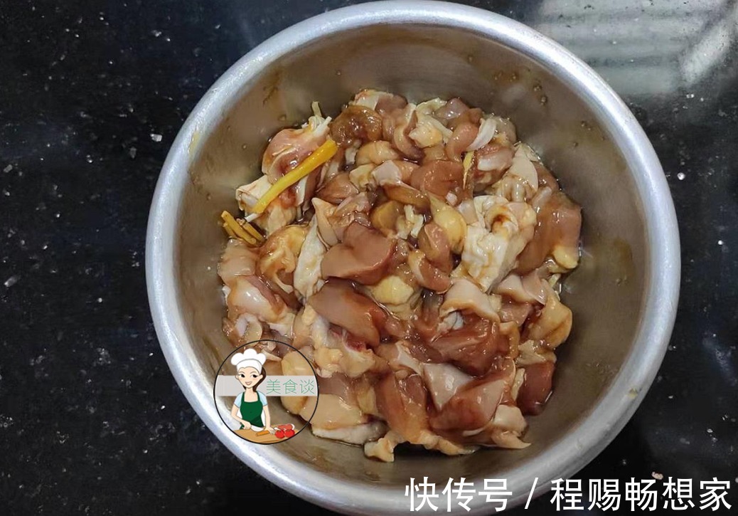 此两样菜一起炒,鲜香爽脆,大人孩子都爱,三两下炒一盘,不够吃