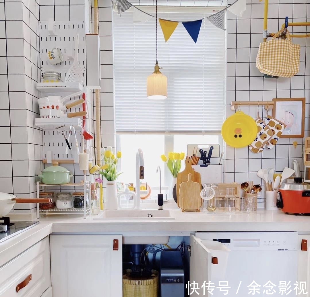 玄关|她家89㎡,空间精打细算,木头白墙,场面极度舒适,太棒了