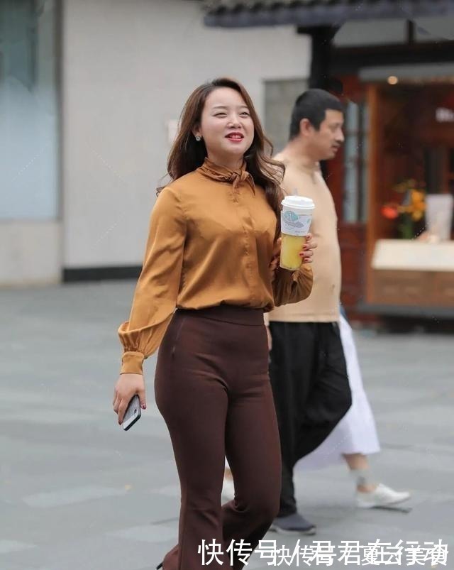 中性|瑜伽裤的打扮谁穿都美，展现高挑显瘦身材，打造时尚潮流感