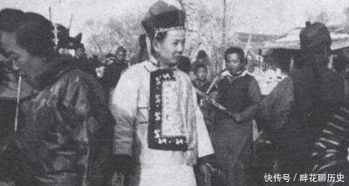 生活|五张清朝老照片带你见识清朝人的生活百态，图5的男子举重实在太像项羽了