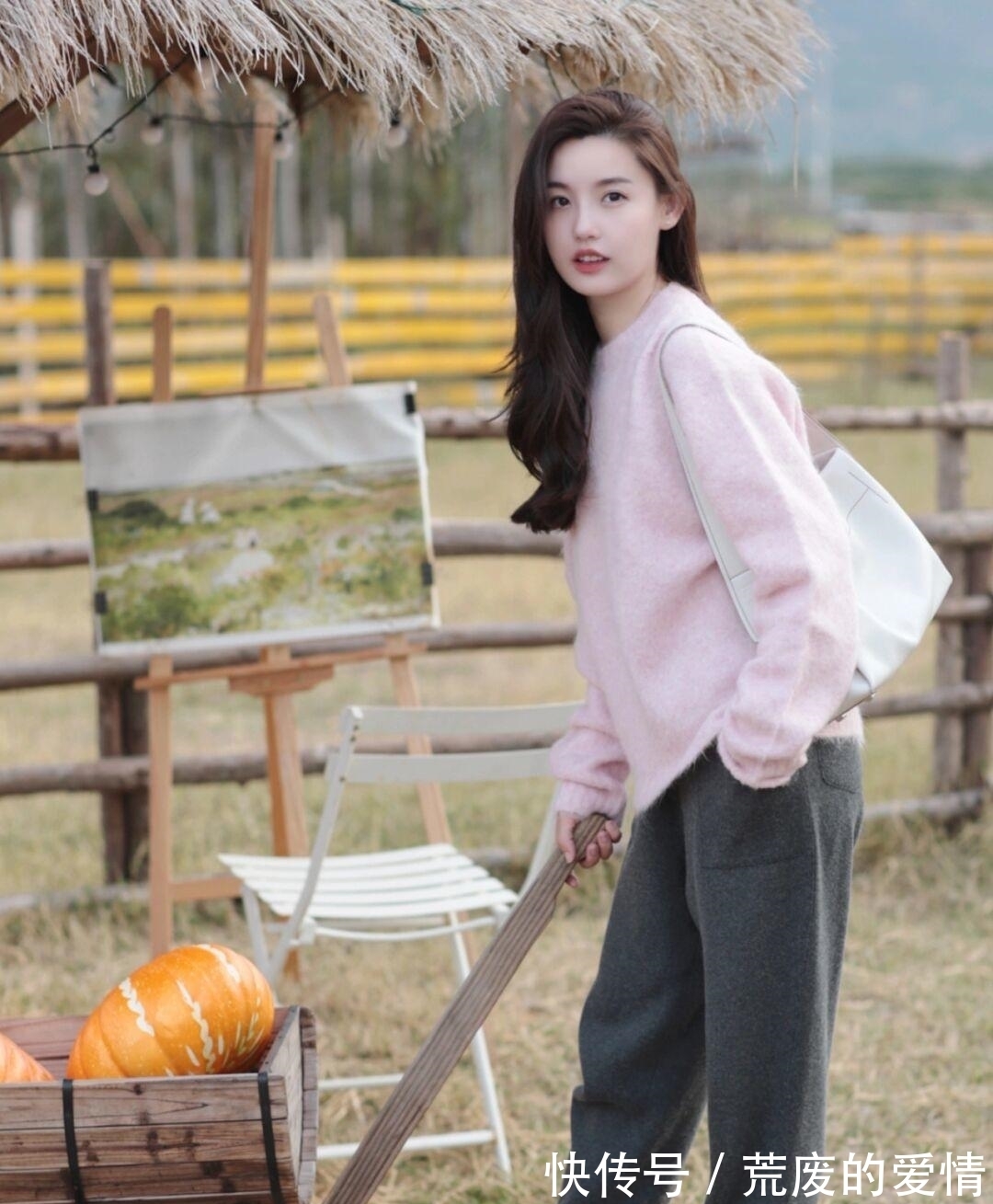 姐妹 冬天就适合穿“粉色毛衣”,保暖温柔又有格调,清新减龄又显气质