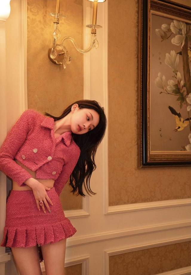 小个子|秋天一定要穿一次“小香风套装”,高级不说还显白,美进骨子里