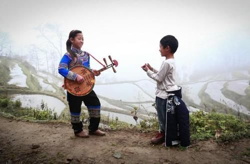 姐姐|“超暖姐姐”火了,怕弟弟着凉揣怀里取暖,网友:打弟弟要趁早