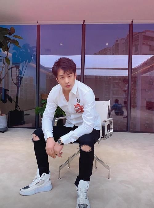 半阳称吴召国打心眼里瞧不起辛巴；李舒克爆料方丈并未被永封