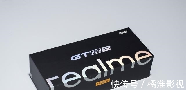 真香机|realme再发真香机，骁龙870+五千毫安+65W闪充，仅2399元