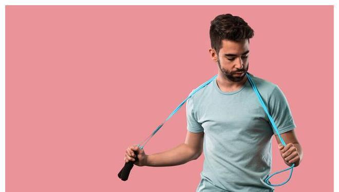 深蹲|男人过了50岁,哪些运动要少做?请你悠着点