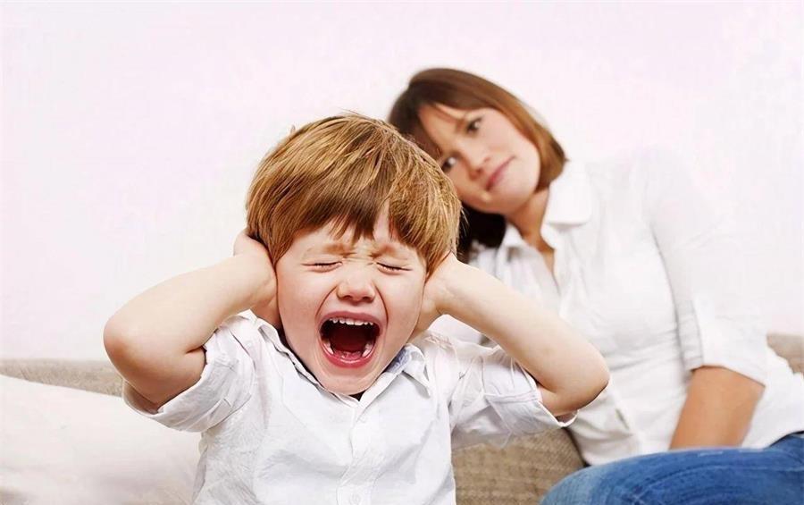 关爱|冲孩子发火,与其事后内疚,不如调整教育方式