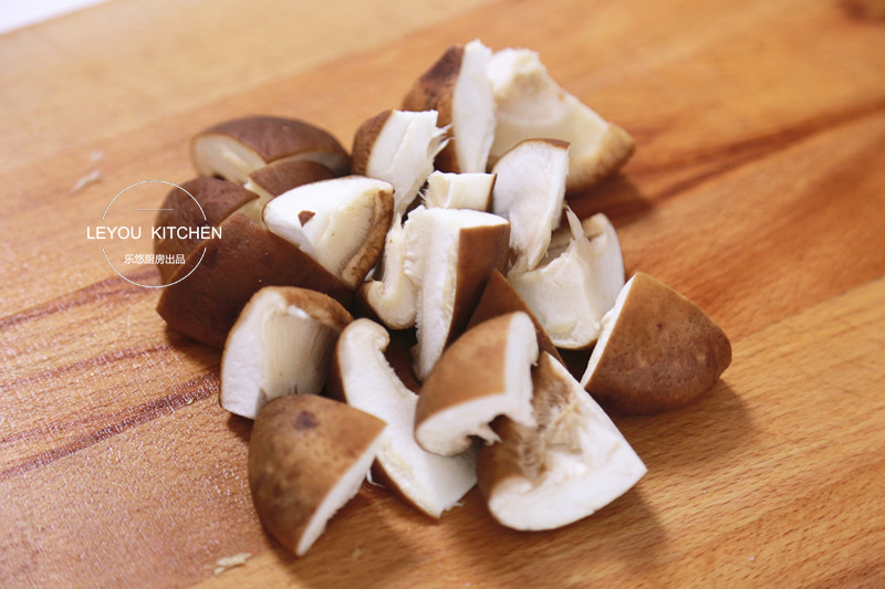 鸡肉和它们一起蒸,又鲜又嫩,不用闻油烟,简单好做,很适合夏天