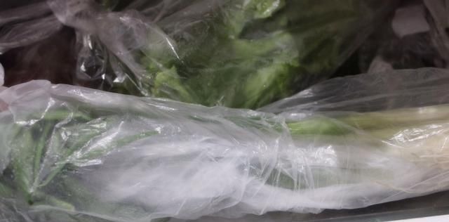 保存小葱原来这么简单，教您两招，放久也不腐烂不发黑，不怕多买