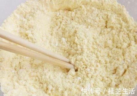 面团|这早餐,比馒头好吃,比馅饼简单,松软咸香健康,我家一周吃3次
