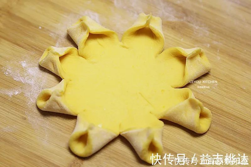 豆沙馅|多捏几下，豆沙包和花一样漂亮，过年端上桌，全家抢着拍照