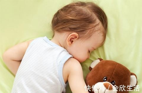 孩子|宝宝出生时直对妈妈笑,护士却反手一巴掌,得知真相宝妈连声道谢