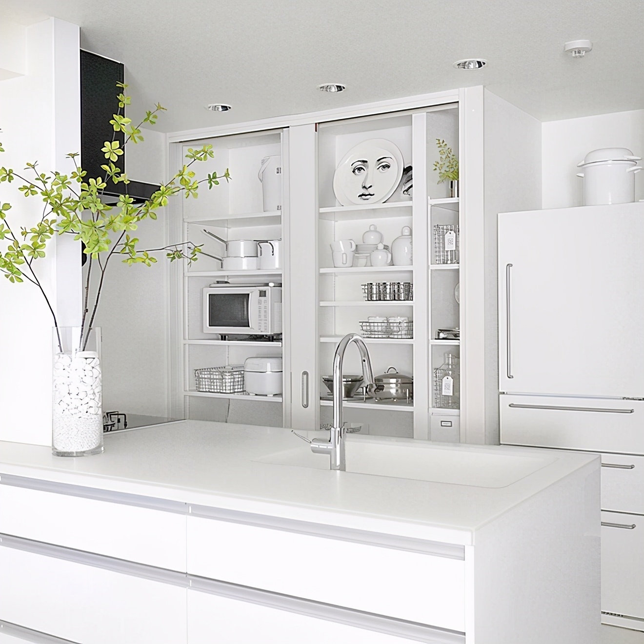 收纳|为何有钱人的厨房不装吊柜了头次见这种设计,真想回家拆了重装