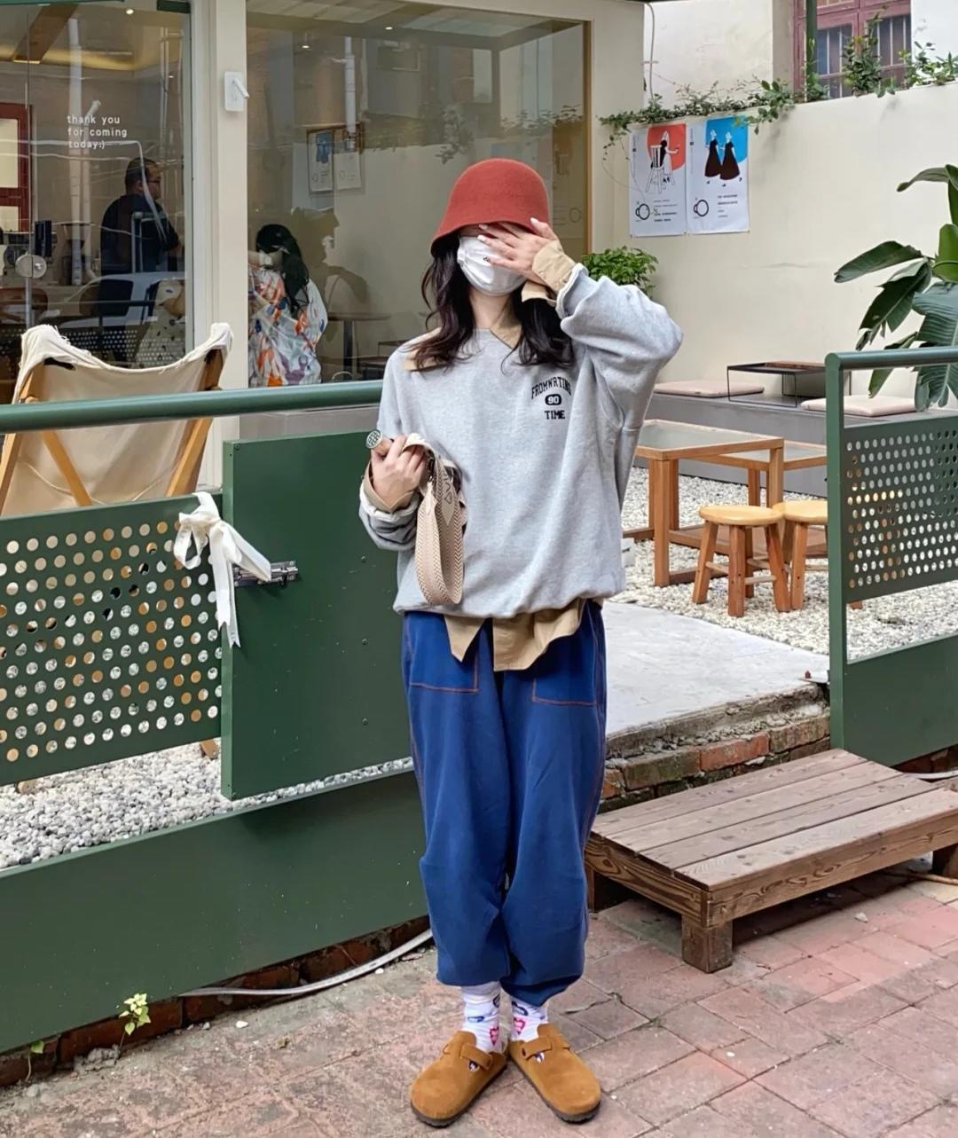 碎花裙 不费力穿搭指南,卫衣搭配牛仔阔腿裤简约洋气,少女感扑面而来