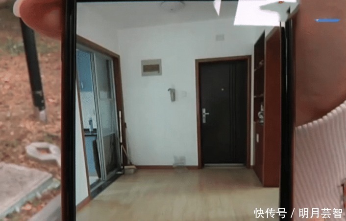 住9年公租房退房后,男子让下任给3万家具