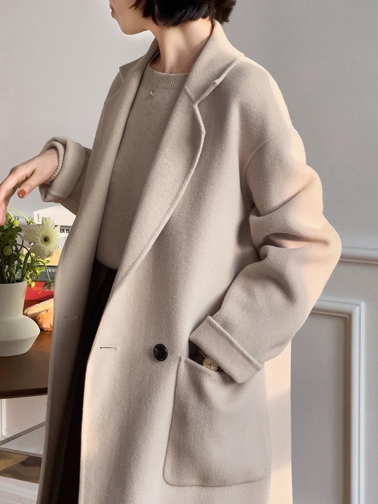 大衣 穿衣还是要懂配色,今年冬天多穿这几个流行色,温柔显白又高级