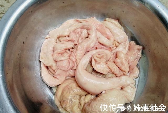 爱吃肥肠的一定要收藏,在家简单一做,美味又好吃