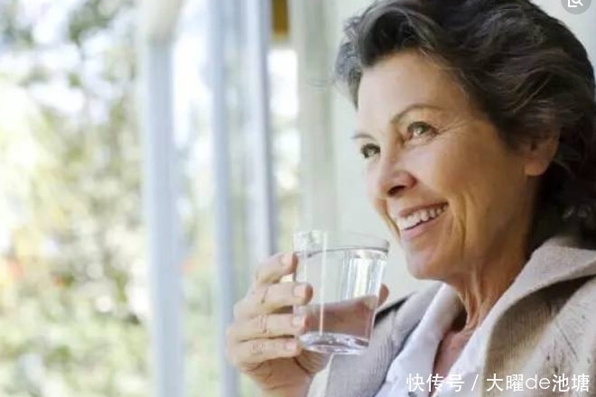 血脂高|血脂高的人,尽量“少吃2酱、多喝2水”,可能血脂“平稳下来”