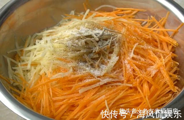5个土豆3个鸡蛋，教你做创意土豆饼，当菜又当饭，少油健康又营养