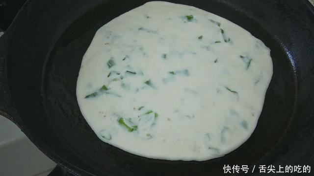 食材|葱花饼这样做太香了,多加1种食材,外酥里软,凉了也不硬,解馋